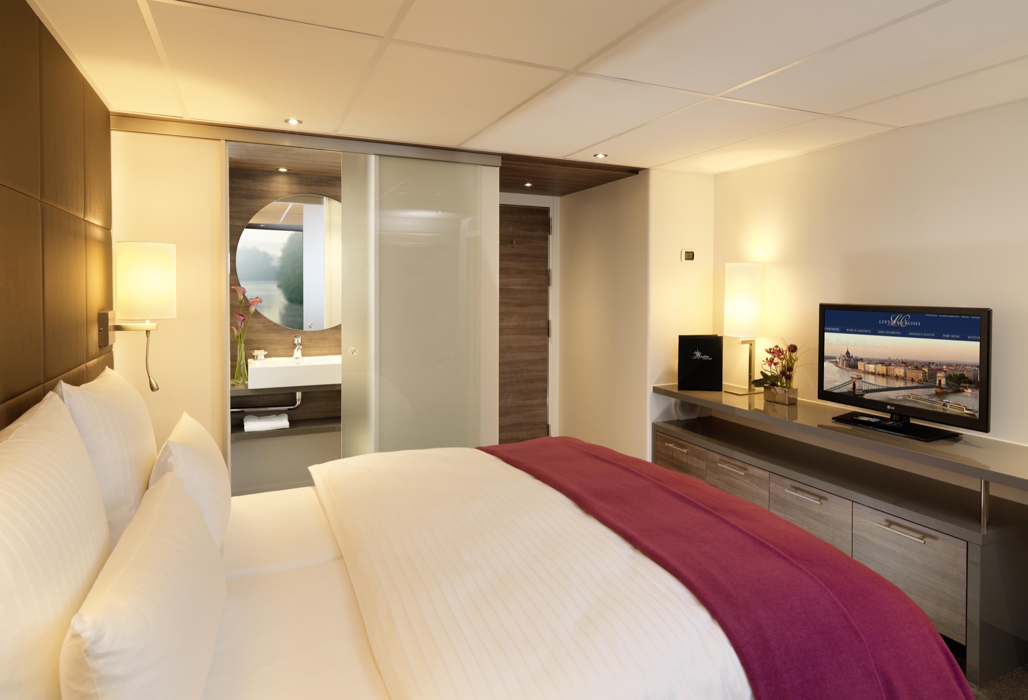Amadeus Waterways 03 Amadeus Silver_Cabin Mozart Strauss Deck 02.jpg